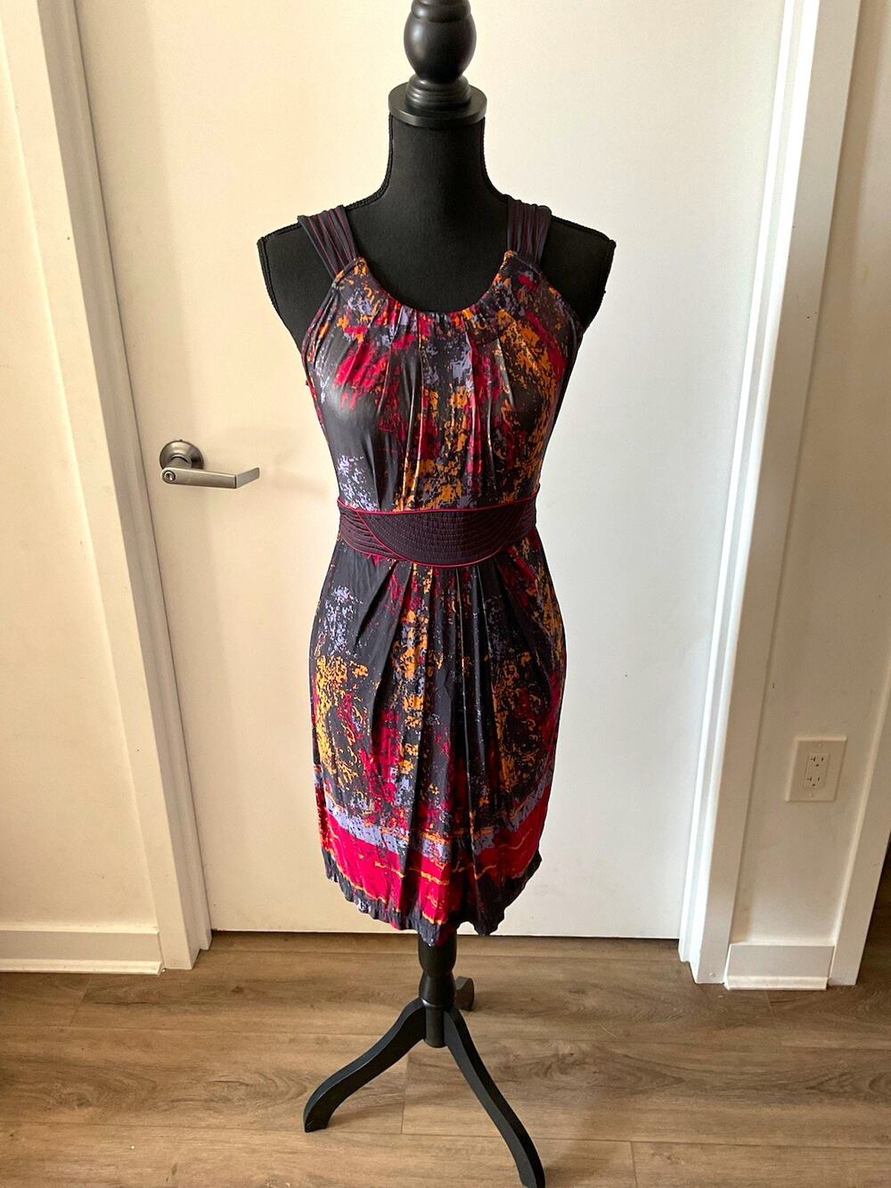 BCBGMAXAZRIA Black Red Abstract Sheath Scoop Neck Sleeveless Tie Dress Sz S
